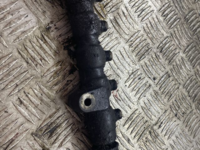 bontott FORD FIESTA V Porlasztó Sor / Híd