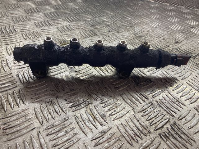 bontott FORD FIESTA V Porlasztó Sor / Híd