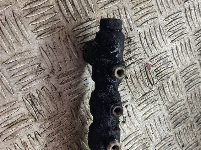 bontott FORD FIESTA V Porlasztó Sor / Híd