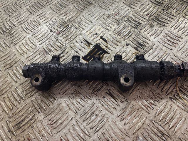 bontott FORD FIESTA V Porlasztó Sor / Híd