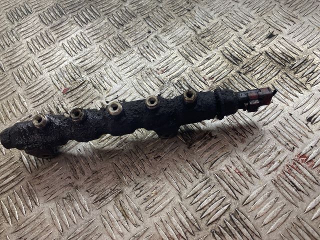 bontott FORD FIESTA V Porlasztó Sor / Híd