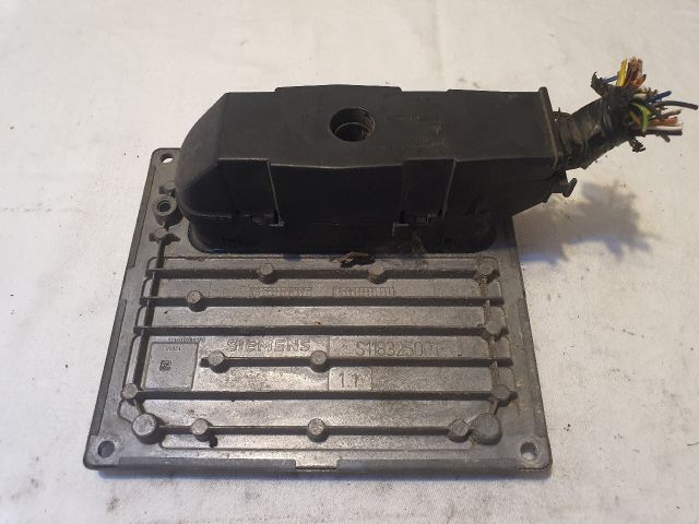 bontott FORD FIESTA V Motorvezérlő