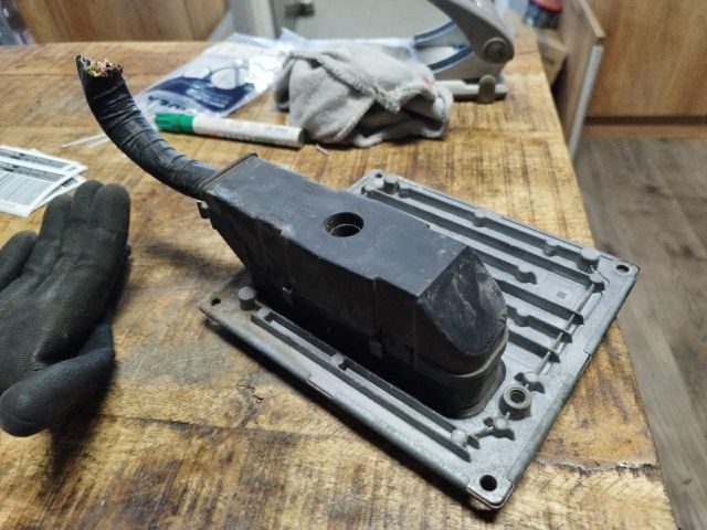 bontott FORD FIESTA V Motorvezérlő