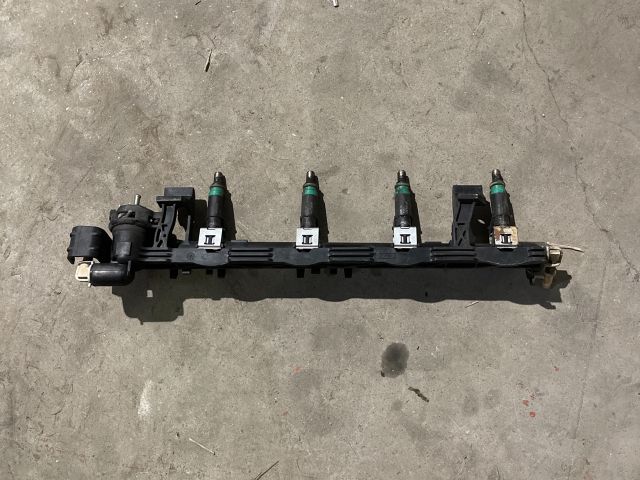 bontott FORD FIESTA V Központi Injektor