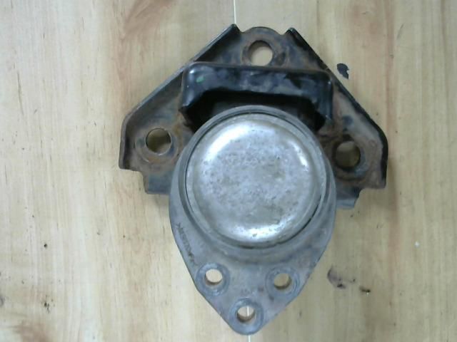 bontott FORD FIESTA V Motor Tartó Bak Jobb