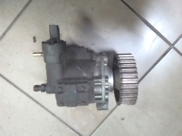 bontott FORD FIESTA V Nagynyomású Szivattyú