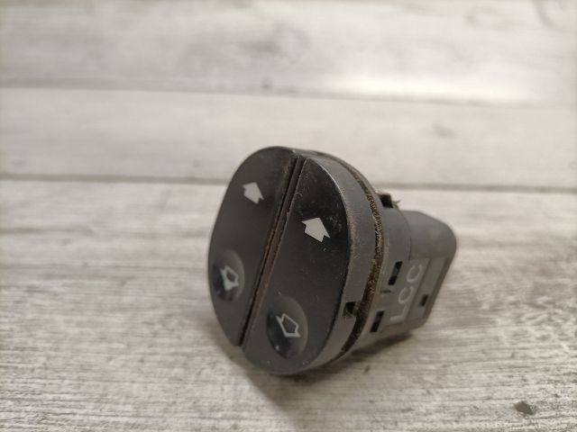 bontott FORD FIESTA V Ablakemelő Kapcsoló Négyes / Kettes