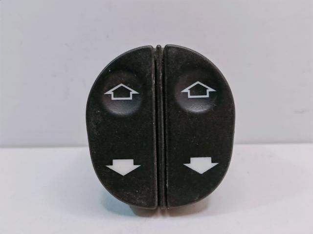bontott FORD FIESTA V Ablakemelő Kapcsoló Négyes / Kettes