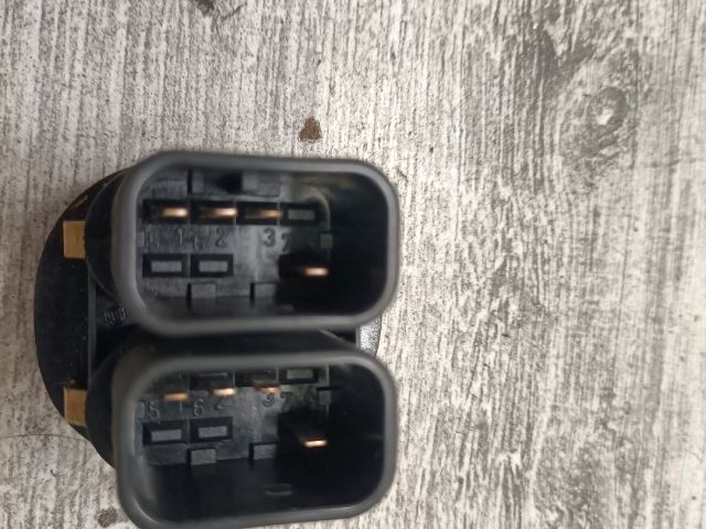 bontott FORD FIESTA V Ablakemelő Kapcsoló Négyes / Kettes