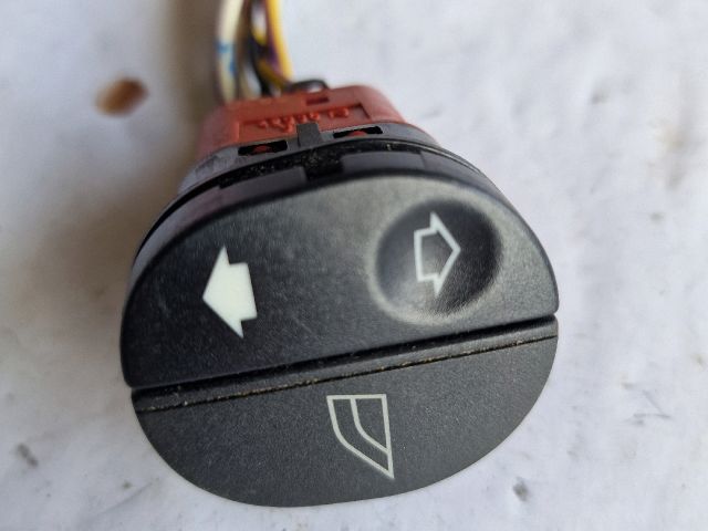 bontott FORD FIESTA V Ablakemelő Kapcsoló Négyes / Kettes