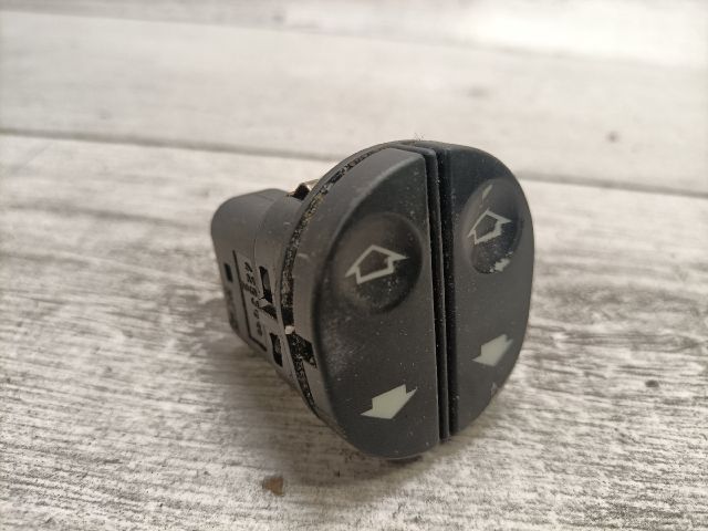 bontott FORD FIESTA V Ablakemelő Kapcsoló Négyes / Kettes