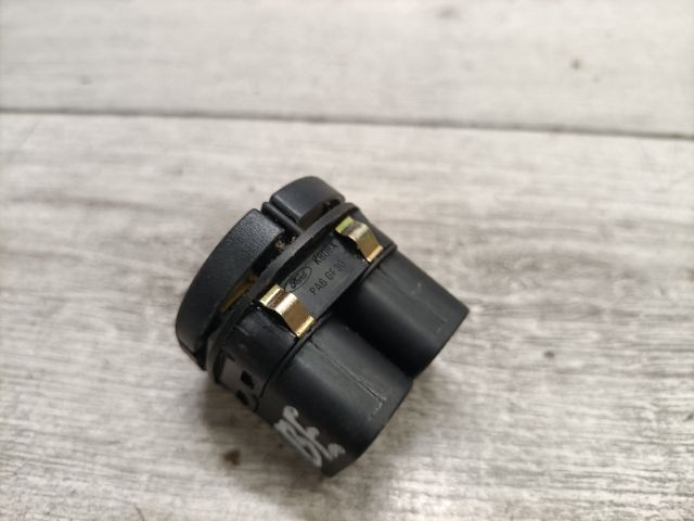 bontott FORD FIESTA V Ablakemelő Kapcsoló Négyes / Kettes