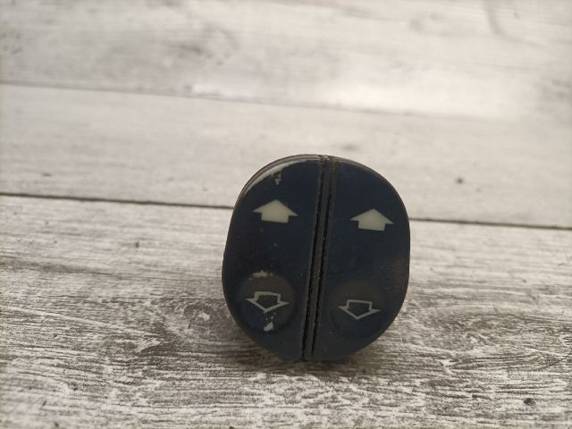 bontott FORD FIESTA V Ablakemelő Kapcsoló Négyes / Kettes