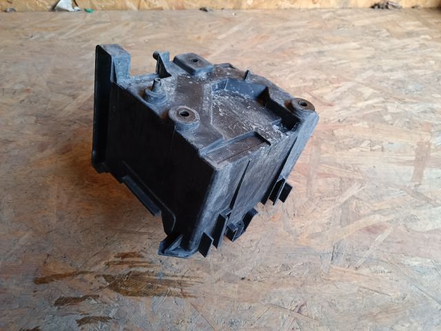 bontott FORD FIESTA V Akkumulátor Tartó