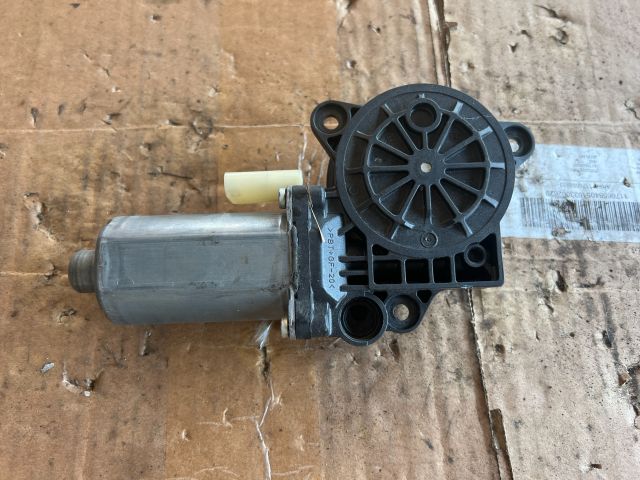 bontott FORD FIESTA V Bal első Ablakemelő Motor