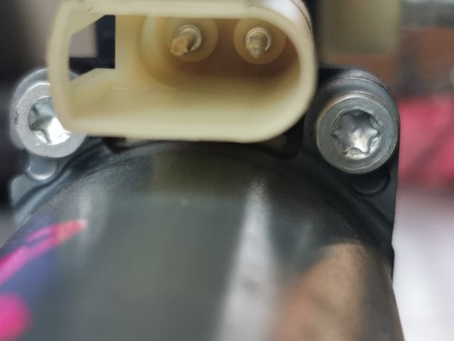 bontott FORD FIESTA V Bal első Ablakemelő Motor