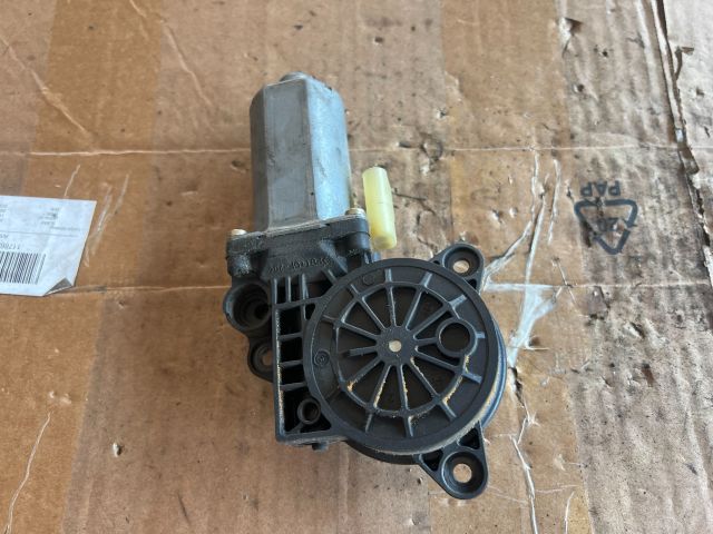 bontott FORD FIESTA V Bal első Ablakemelő Motor