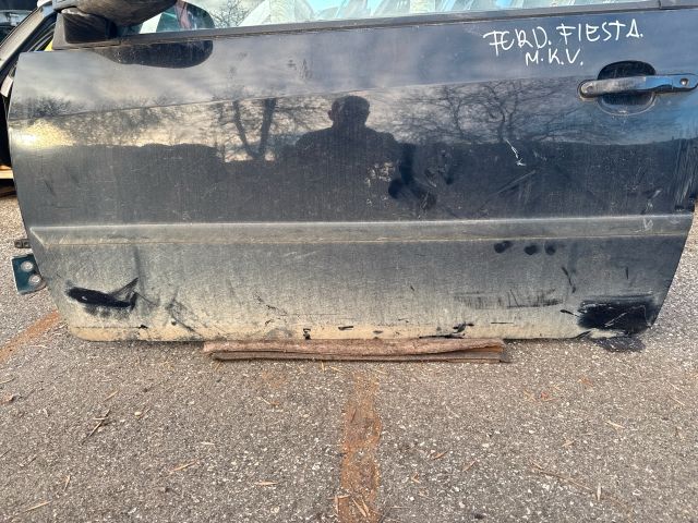 bontott FORD FIESTA V Bal első Ajtó (Részeivel)