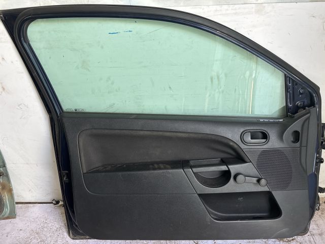 bontott FORD FIESTA V Bal első Ajtó (Részeivel)