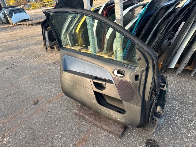 bontott FORD FIESTA V Bal első Ajtó (Részeivel)