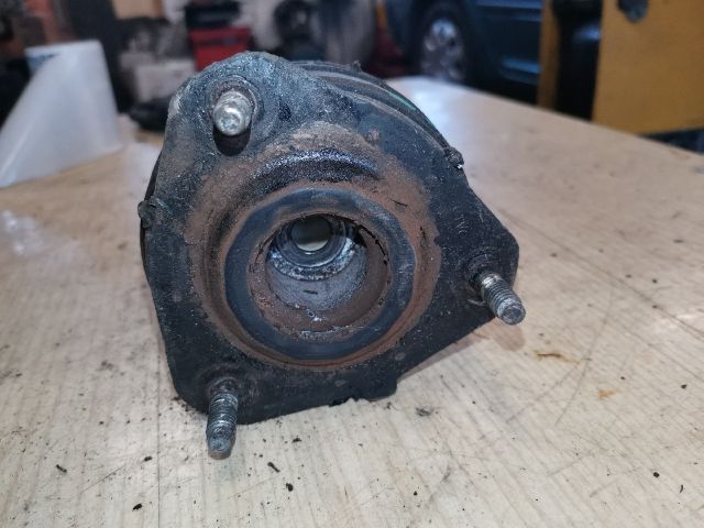 bontott FORD FIESTA V Bal első Toronycsapágy