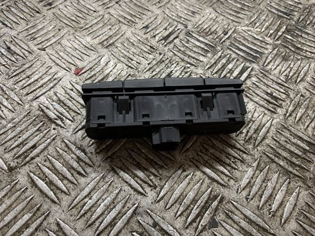 bontott FORD FIESTA V Bal első Ülésfűtés Kapcsoló