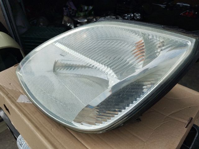 bontott FORD FIESTA V Bal Fényszóró