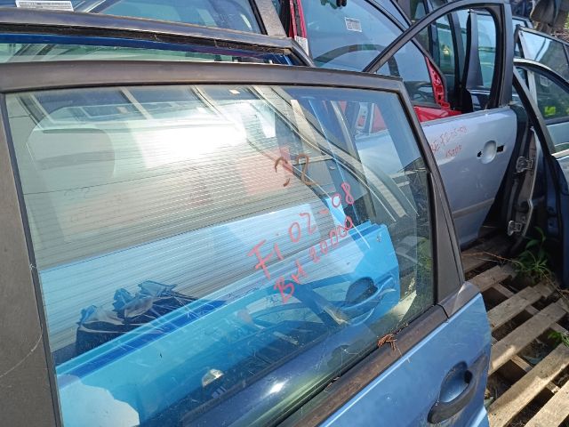 bontott FORD FIESTA V Bal hátsó Ajtó (Részeivel)