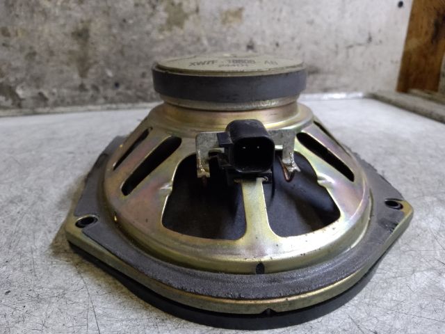 bontott FORD FIESTA V Bal hátsó Hangszóró