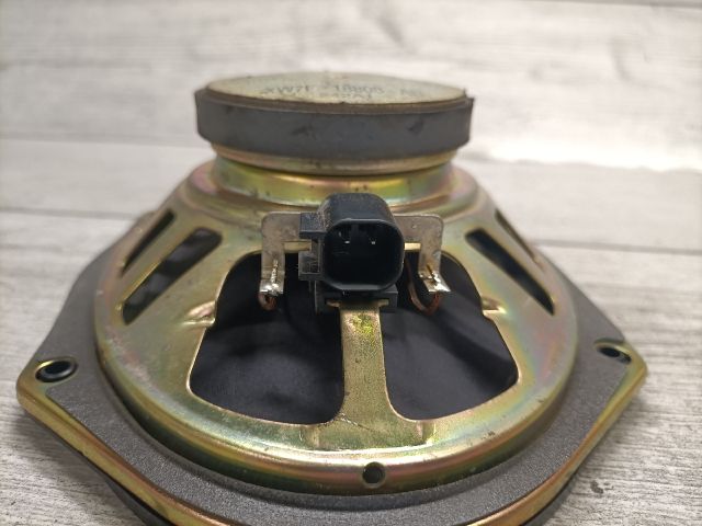 bontott FORD FIESTA V Bal hátsó Hangszóró