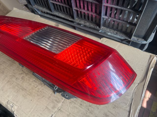 bontott FORD FIESTA V Bal Hátsó Lámpa