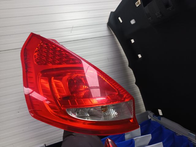 bontott FORD FIESTA V Bal Hátsó Lámpa