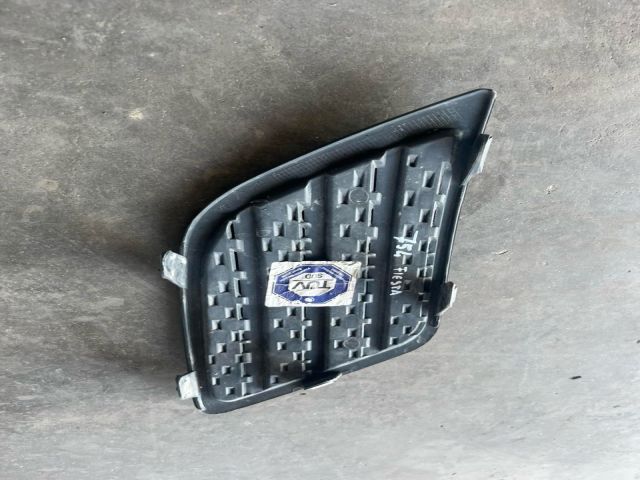 bontott FORD FIESTA V Bal Ködlámpa Rács