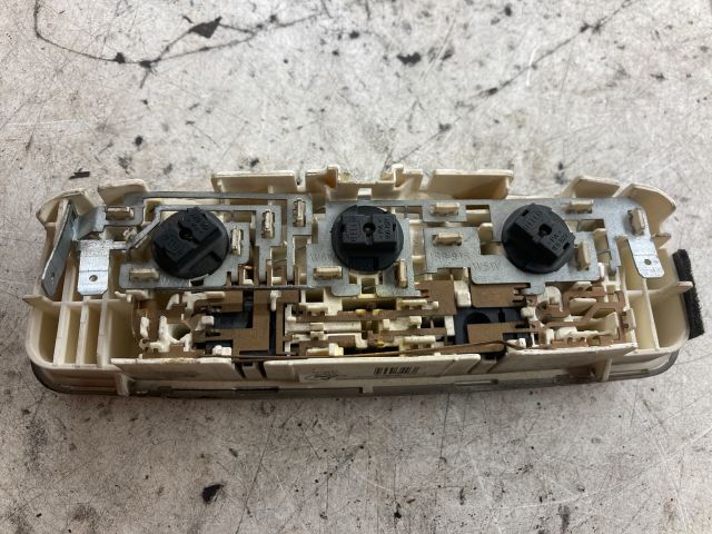 bontott FORD FIESTA V Beltér Világítás Első