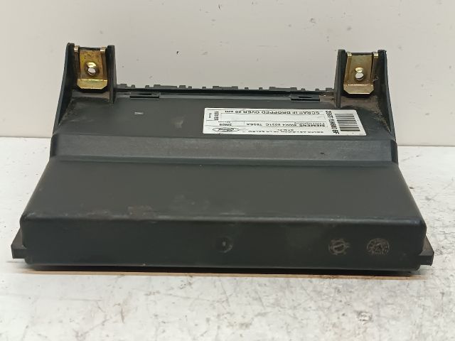 bontott FORD FIESTA V Biztosítéktábla Utastér