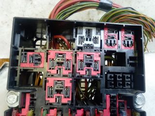 bontott FORD FIESTA V Biztosítéktábla Utastér