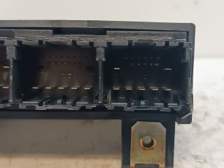 bontott FORD FIESTA V Biztosítéktábla Utastér