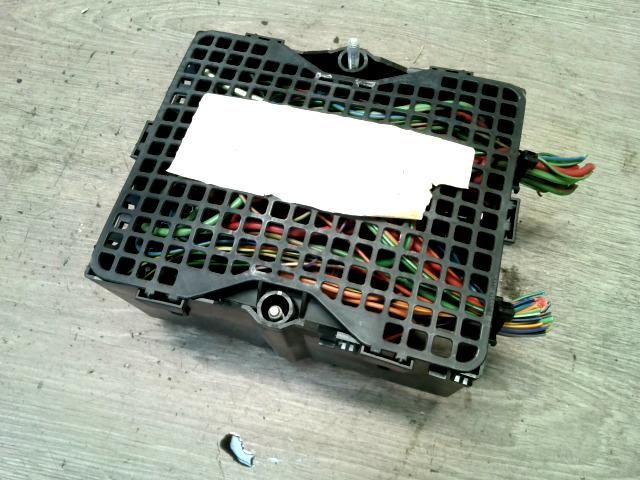 bontott FORD FIESTA V Biztosítéktábla Utastér