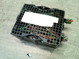 bontott FORD FIESTA V Biztosítéktábla Utastér