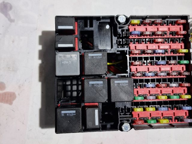 bontott FORD FIESTA V Biztosítéktábla Utastér