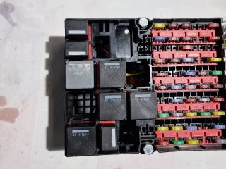 bontott FORD FIESTA V Biztosítéktábla Utastér