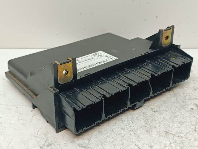 bontott FORD FIESTA V Biztosítéktábla Utastér