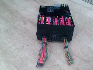 bontott FORD FIESTA V Biztosítéktábla Utastér