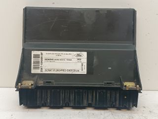 bontott FORD FIESTA V Biztosítéktábla Utastér