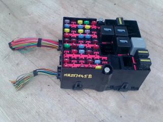 bontott FORD FIESTA V Biztosítéktábla Utastér