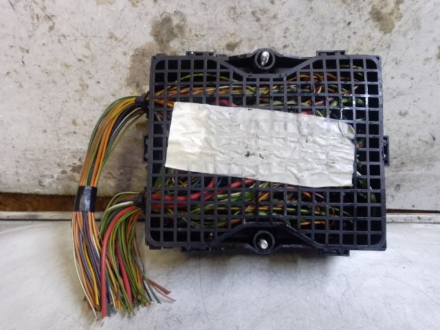 bontott FORD FIESTA V Biztosítéktábla Utastér