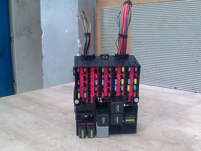 bontott FORD FIESTA V Biztosítéktábla Utastér