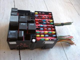 bontott FORD FIESTA V Biztosítéktábla Utastér