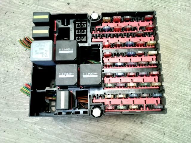 bontott FORD FIESTA V Biztosítéktábla Utastér