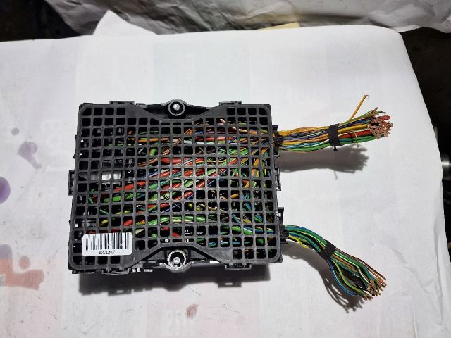 bontott FORD FIESTA V Biztosítéktábla Utastér